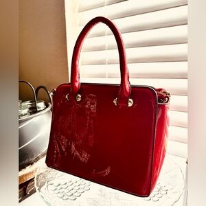 EUC Le Miel Patent Red Handbag. 9” x 7”
The most beautiful,vibrant red!Gorgeous
